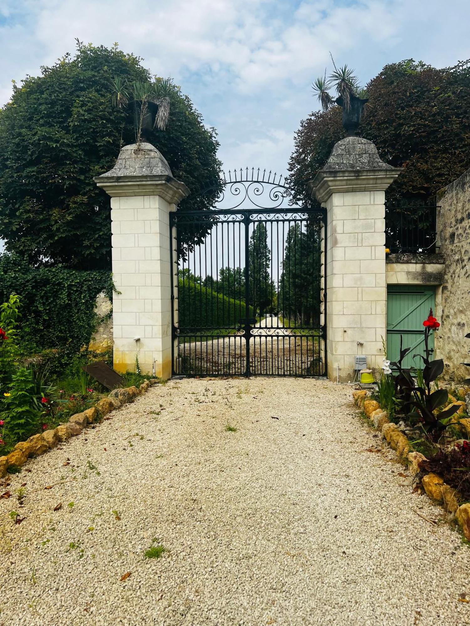 Chateau De La Thibaudiere - Chambre Du Tonneau Allonnes  Экстерьер фото