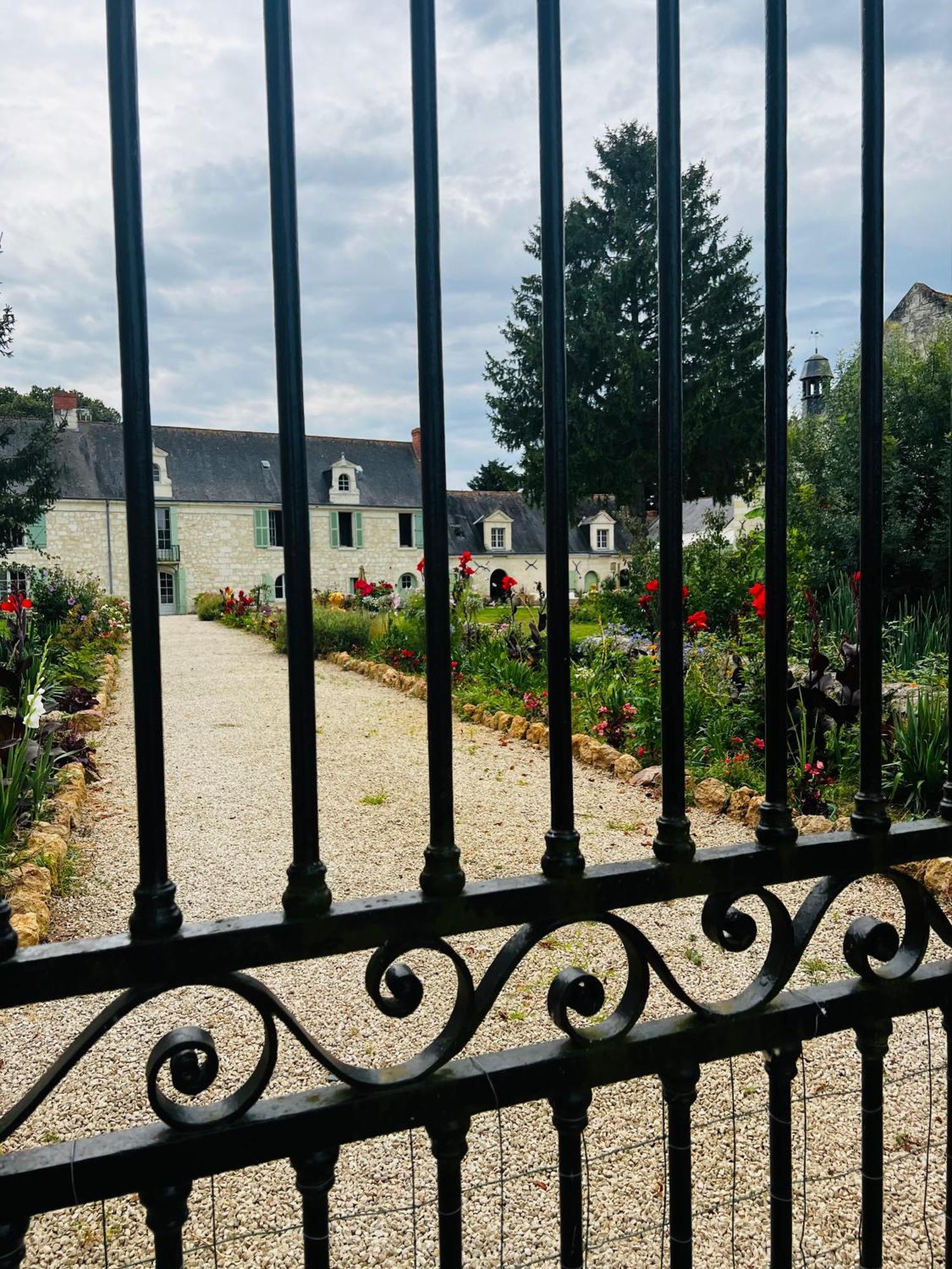 Chateau De La Thibaudiere - Chambre Du Tonneau Allonnes  Экстерьер фото